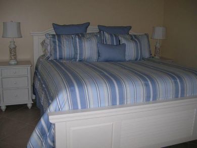 Bedroom with queen bed